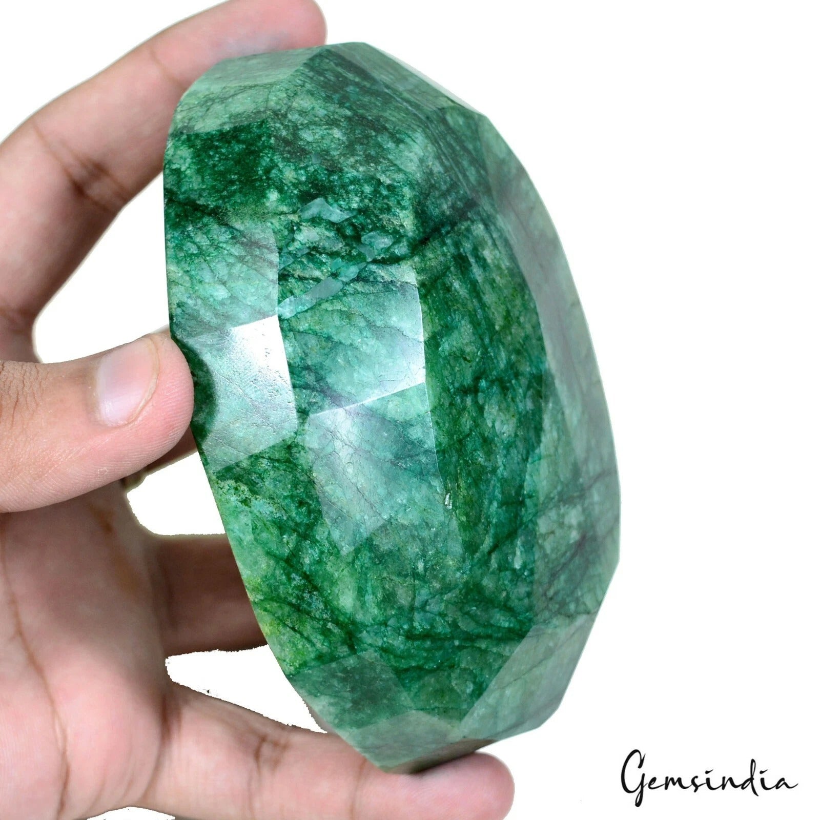 Emerald Loose Gemstone, Green — 108x78x41 mm, 2865 Ct, Brazil
