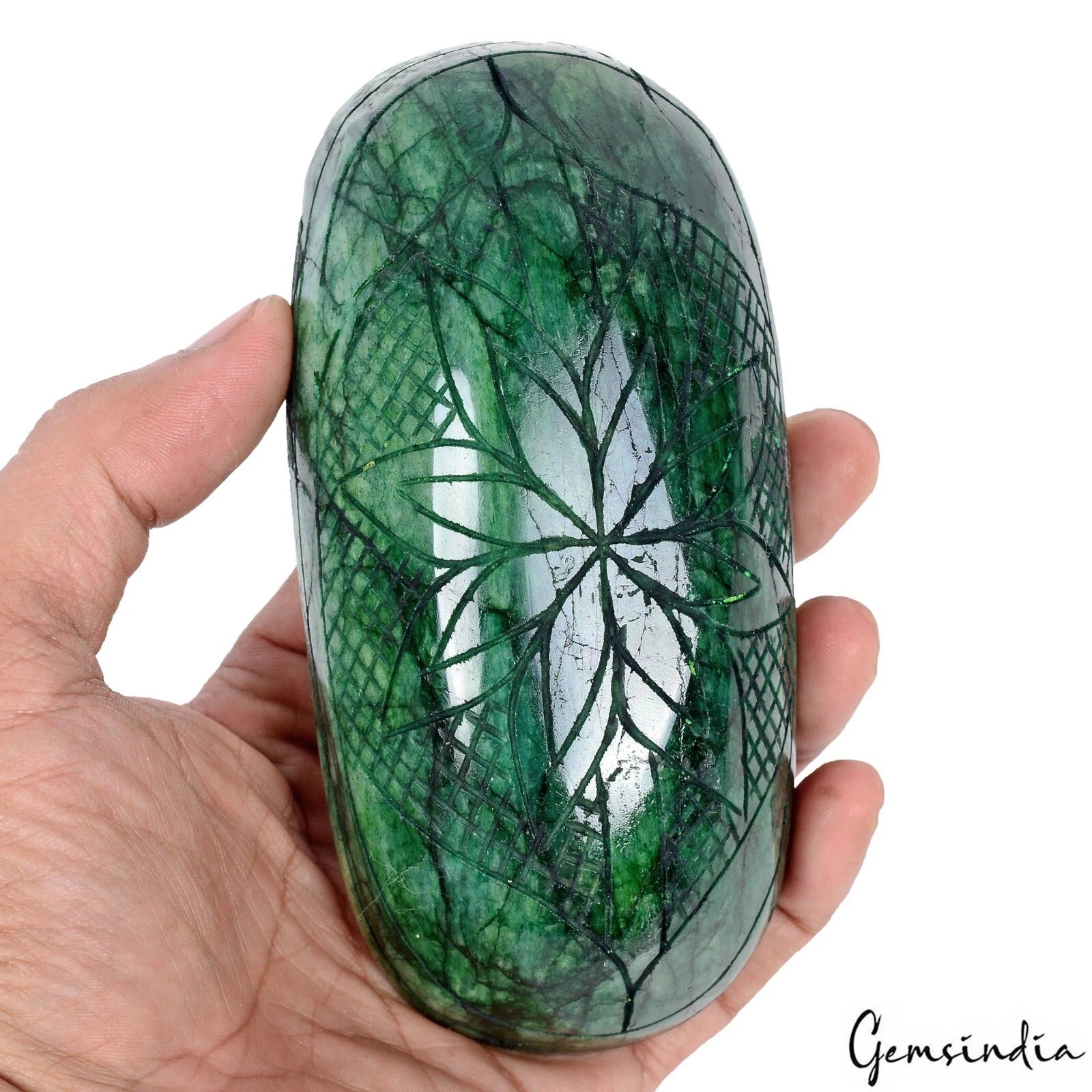 Brazilian Emerald Carving — 137 x 67 x 38 mm, 3075 Ct, Brazil