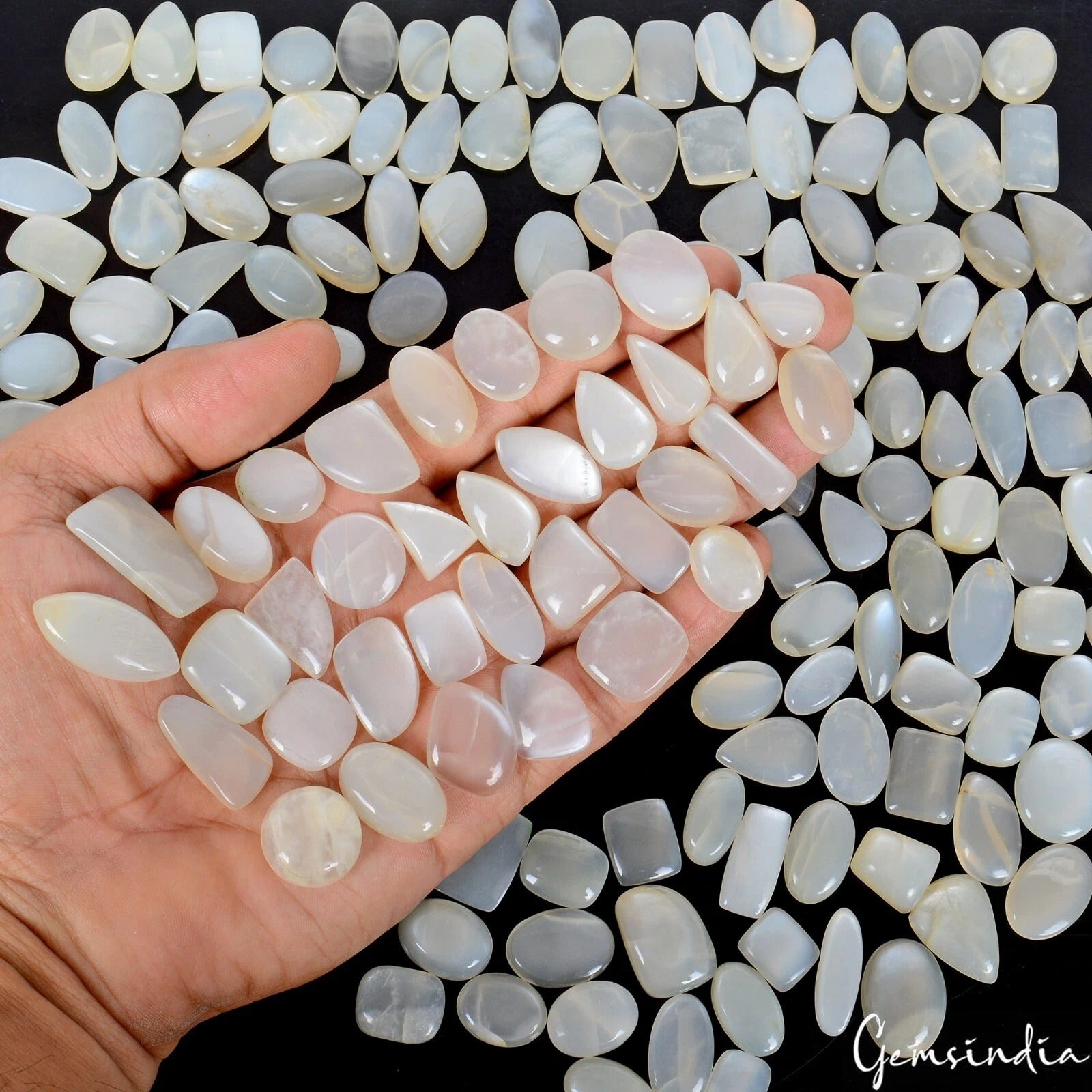 Moonstone Lot, Cabochon — 153 Pieces, 13mm to 26mm, 1600 Ct, Madagascar