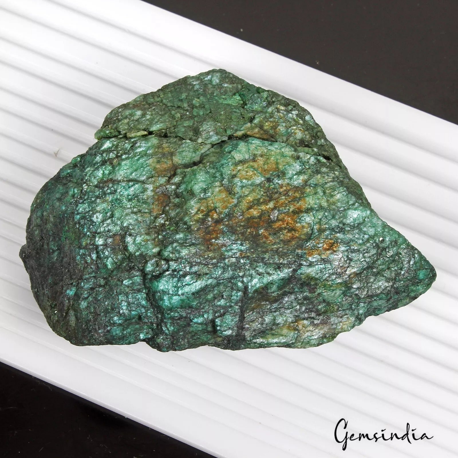 Emerald Rough Specimen, Color Enhanced, Green — 100 x 82 x 47mm, 0.588 Kg (2940 Ct), Brazil