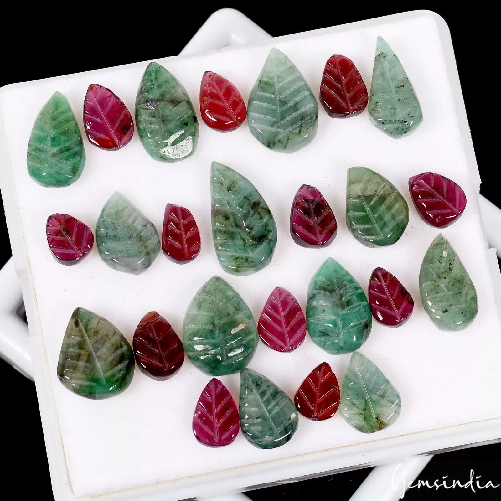 52 Ct/25Pcs Natural Untreated Green Emerald Red Garnet Pear Leaf Carved Gems Lot