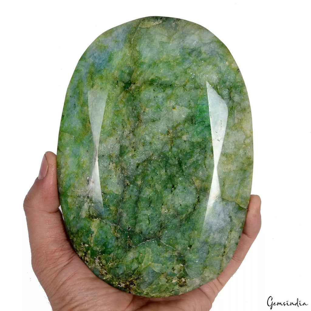 Emerald Loose Gemstone, Green — 6.5x4.5x2.1 inches, 9725 Ct (1.945 Kg), Brazil