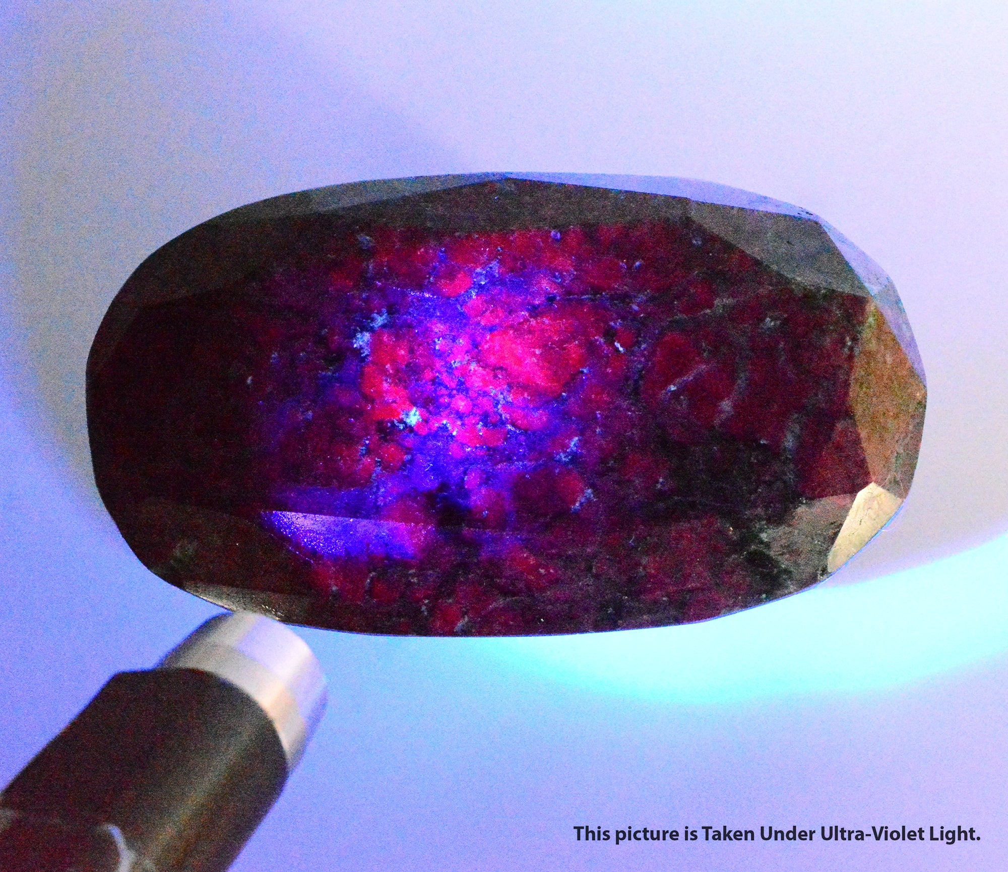 Natural Ruby Zoisite 2.6 Kilo Earth Mined Oval Cut Museum Grade Rare Gemstone