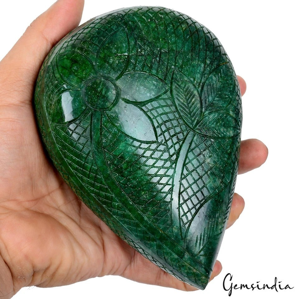 5800Ct Natural Green Zambian Emerald Pear Carving Museum Size Gemstone 140*100mm