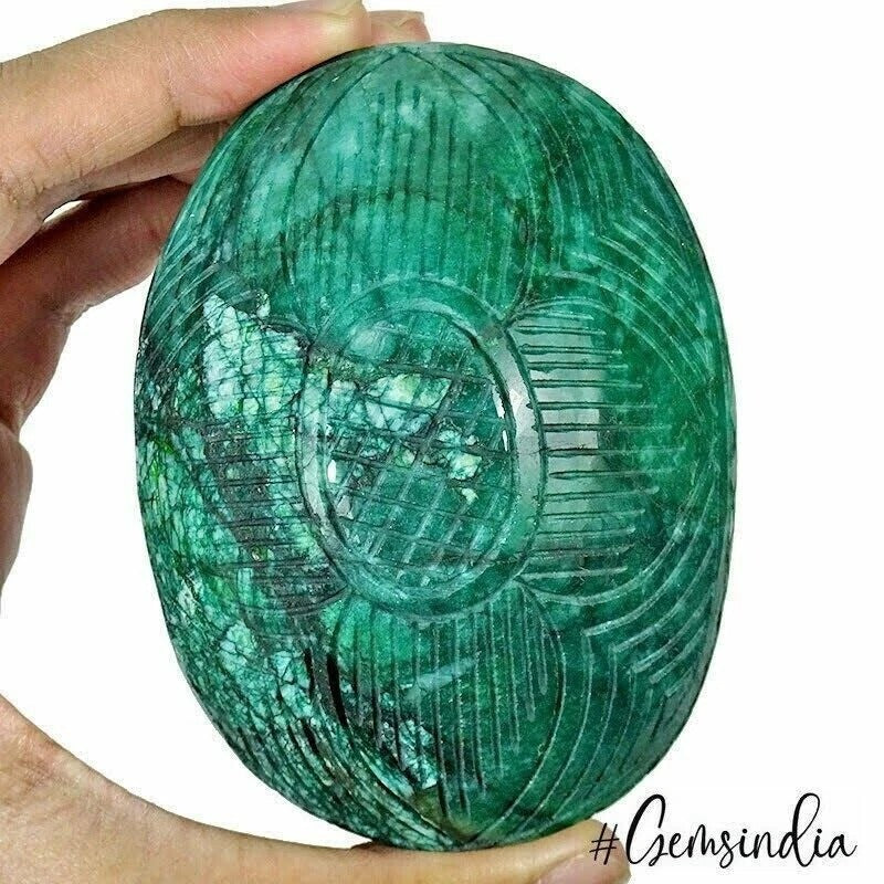 Emerald Loose Gemstone, Green — 93 x 68 x 48 mm, 2240 Ct, Brazil