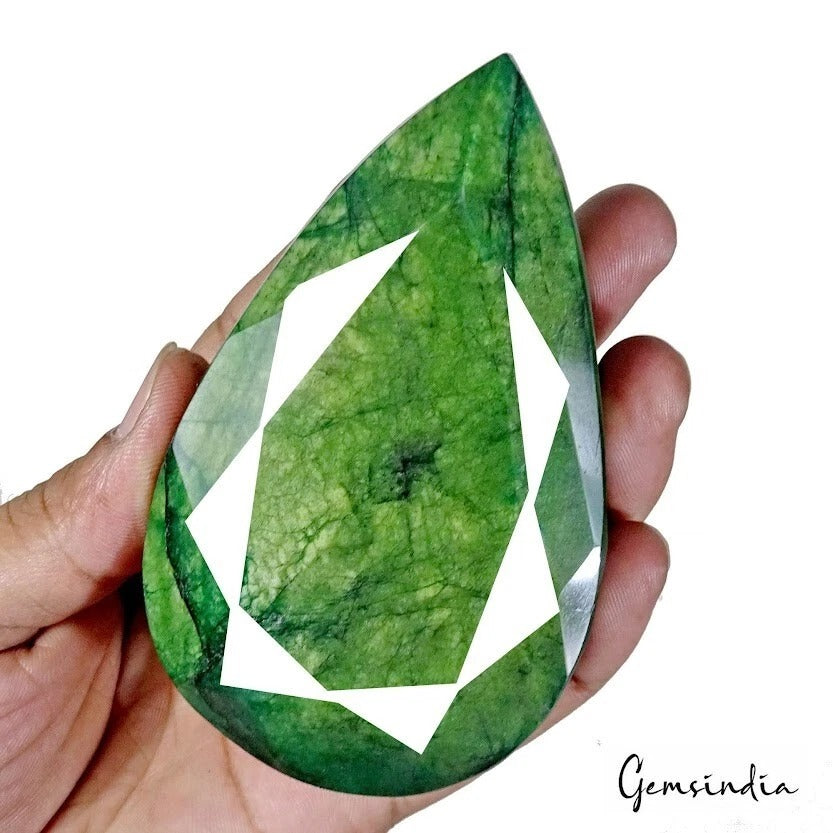1680Carat Natural Huge Green Emerald Earth-Mined Museum Size Fancy Cut Gemstone