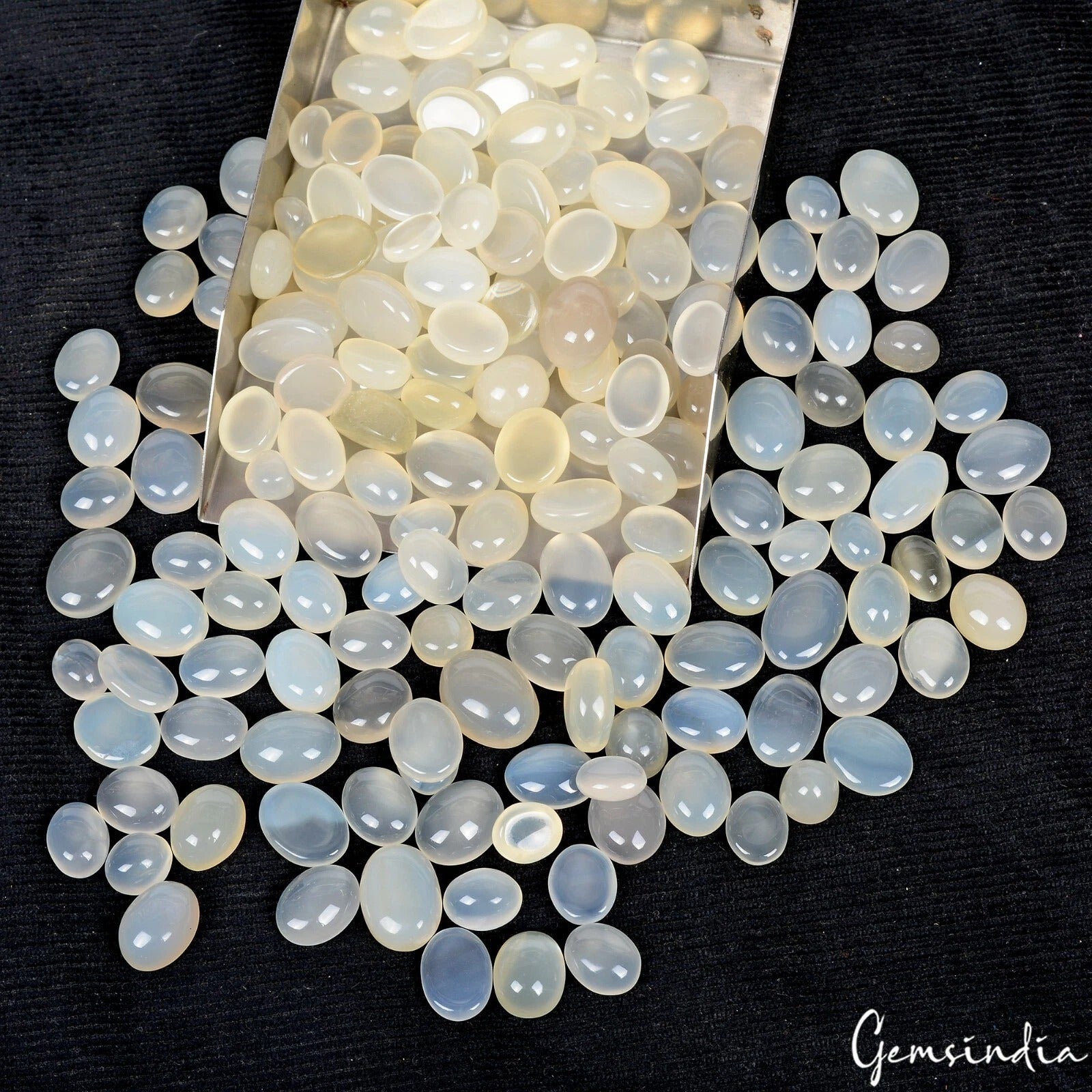 Moonstone Lot, Cabochon, Untreated — 175 Pieces, 11mm to 17mm, 1500 Ct, Madagascar