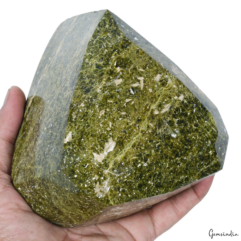 Museus Size 2.66 Kilo Natural Untreated Heena Green Serpentine Pear Cut Huge Gem