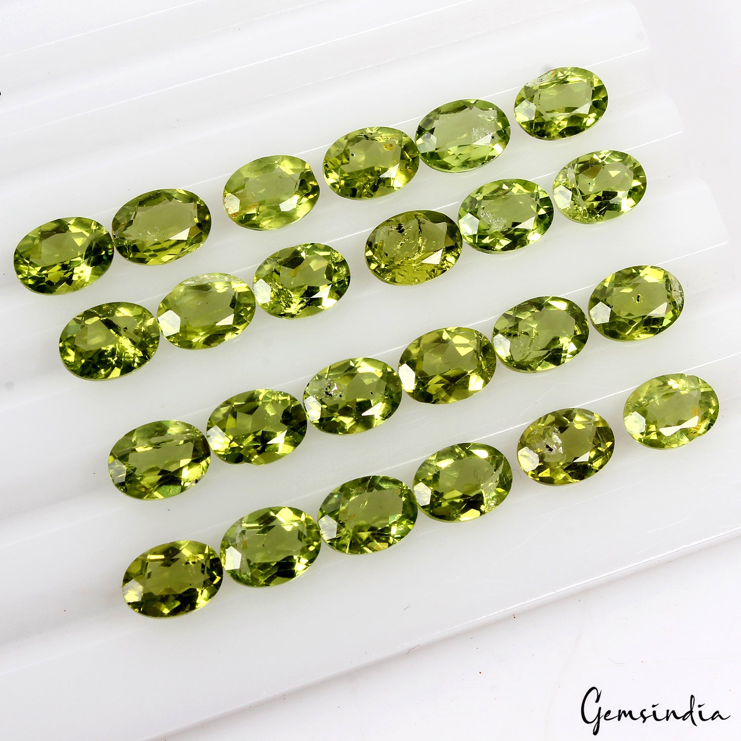 Peridot Lot, Loose Gemstone, Untreated, Green — 24 Pieces, 8x6 mm, 31.00 Ct