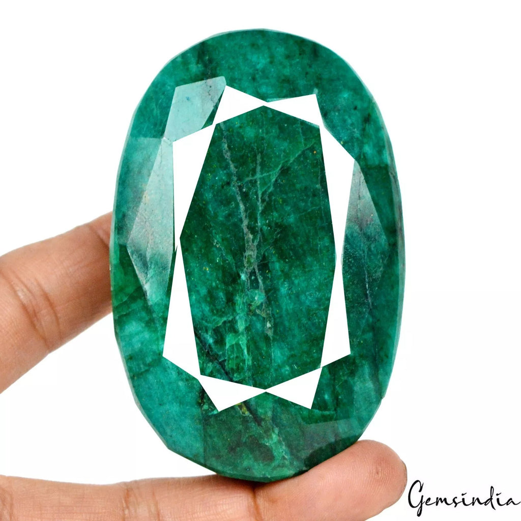 Emerald Loose Gemstone, Green — 83x53x33 mm, 1260 Ct, Brazil
