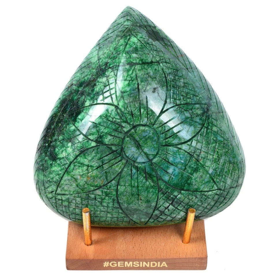 Brazilian Emerald Carving, Color Enhanced — 122x118x39 mm, 3960 Ct, Brazil