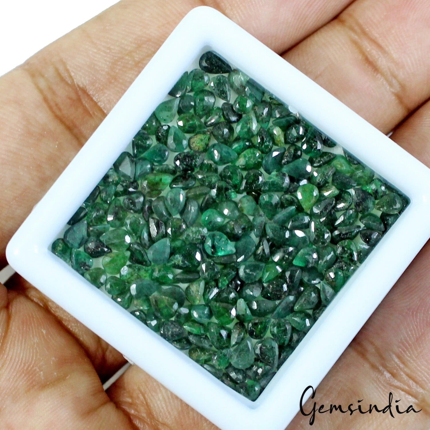 Emerald Lot, Loose Gemstone, Untreated — 190 Pieces, 2.5mm to 4mm, 20.00 Ct, Zambia