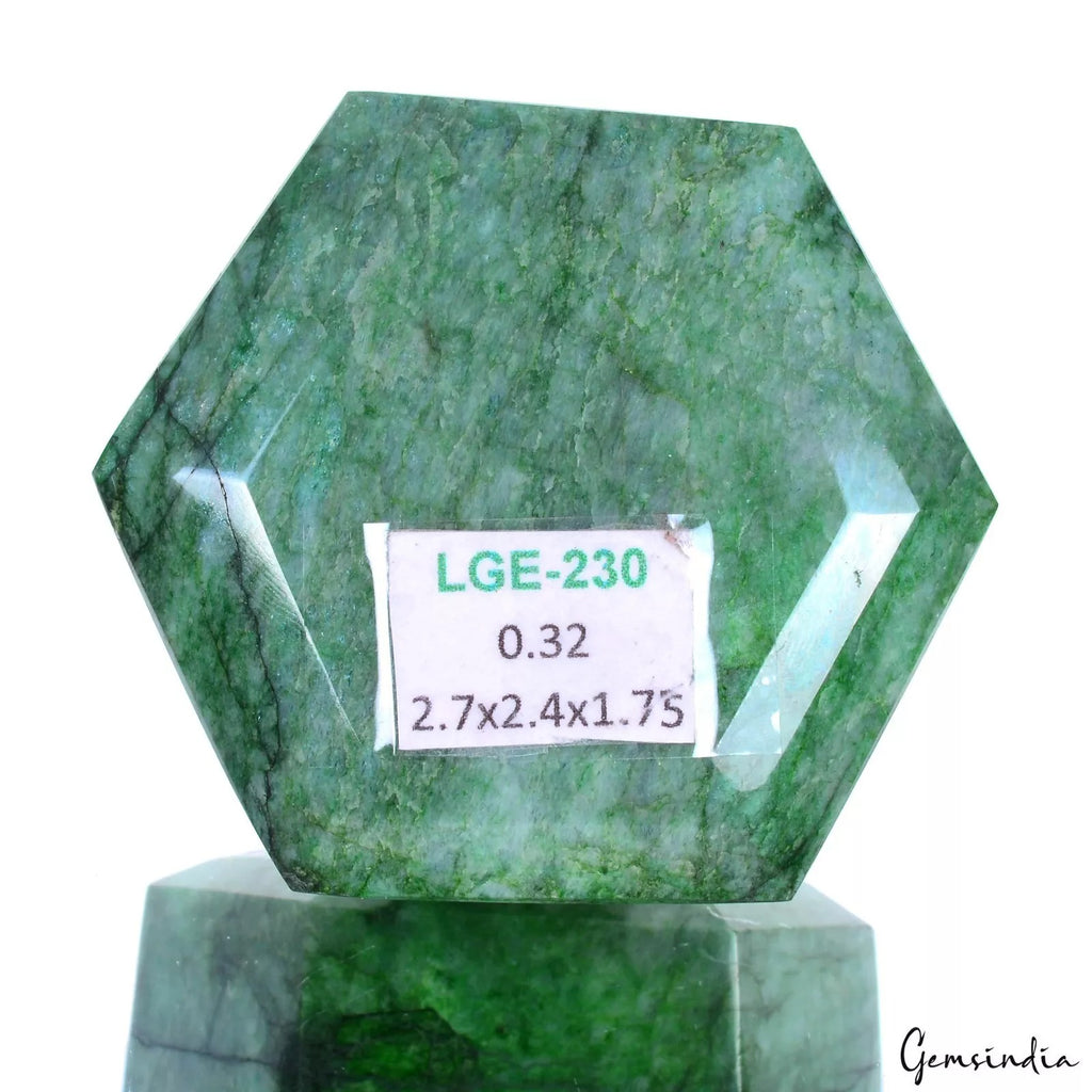 Emerald Loose Gemstone, Color Enhanced, Green — 1600 Ct (0.32 Kg), Brazil