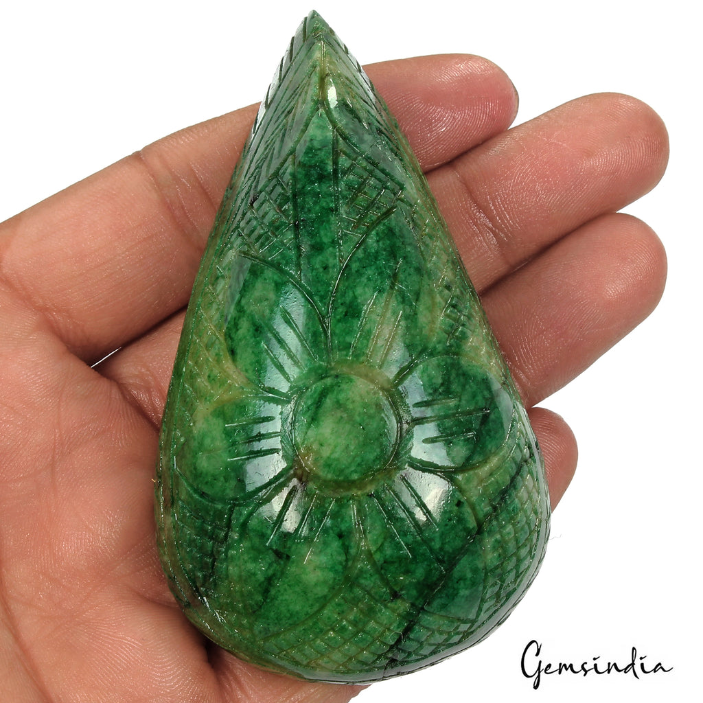 Brazilian Emerald Carving, Green — 89 x 50 x 31 mm, 930 Ct, Brazil