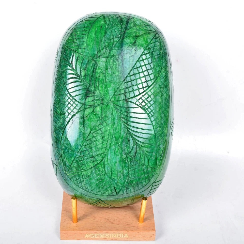 Brazilian Emerald Carving, Color Enhanced — 163x103x53 mm, 9200 Ct, Brazil