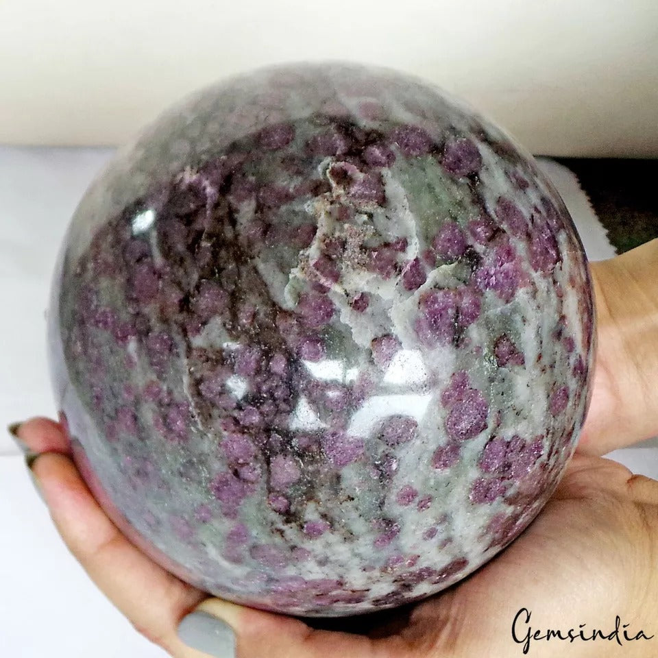 Spinel Sphere — 5 Inch in diameter, 3.34 Kg (16700 Ct), Madagascar