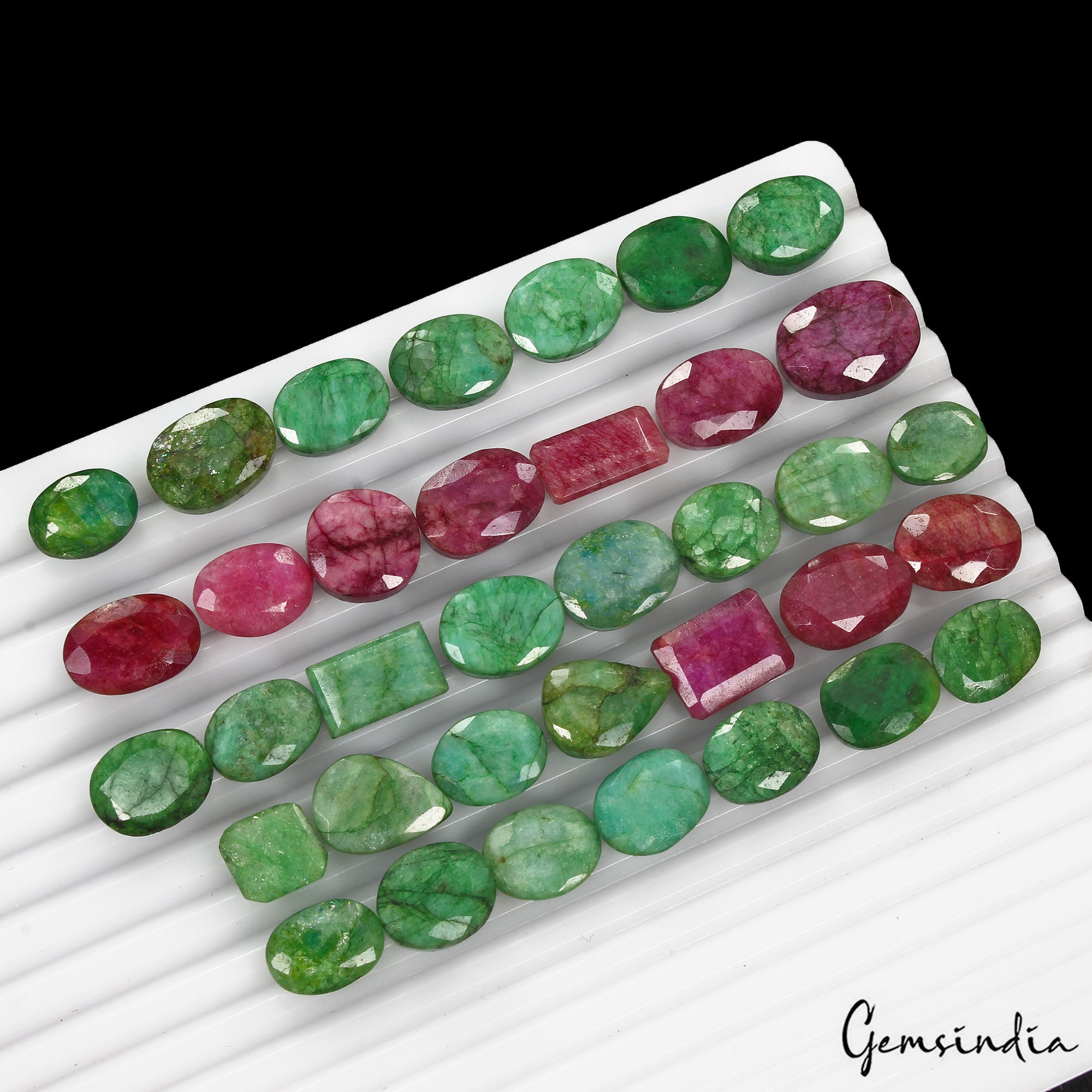 400 Cts/36 Pcs Natural Red Beryl Green Emerald Mixed Cut Loose Gems For Jewelry
